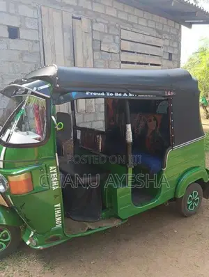 Bajaj RE 205 2010