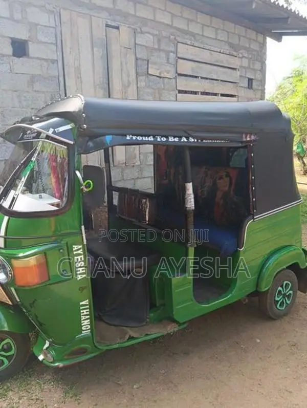 Bajaj RE 205 2010