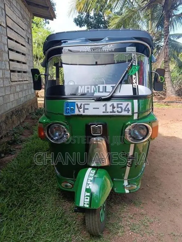Bajaj RE 205 2010