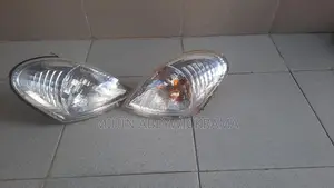 Nissan Used Front Signal Lights (Pair)
