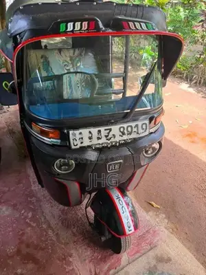 Bajaj RE 2015
