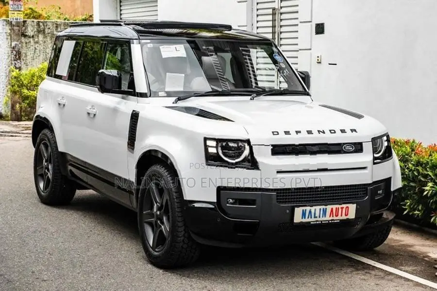 Land Rover Defender 7-SEATER P300 2025