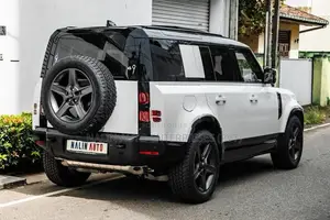 Land Rover Defender 7-SEATER P300 2025
