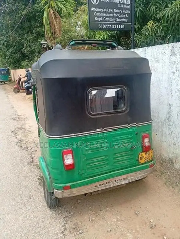 Bajaj RE 2011