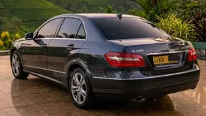 Mercedes Benz E200 2011
