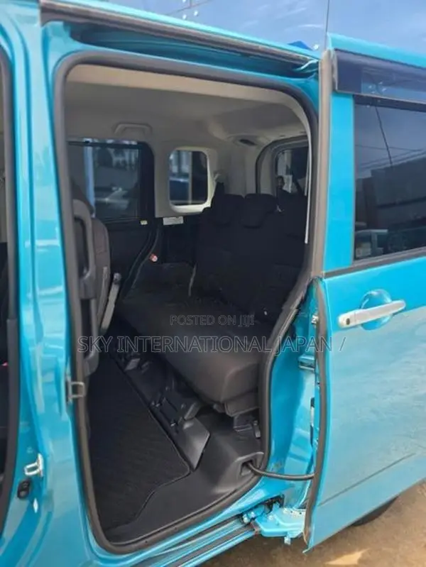 Toyota Roomy 2024