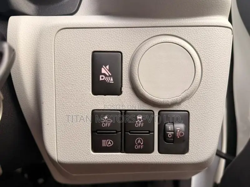 Daihatsu Mira SA III 2025