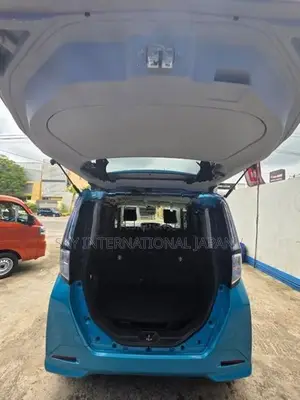 Toyota Roomy Custom GT 2024