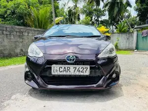 Toyota Aqua S GRADE 2015