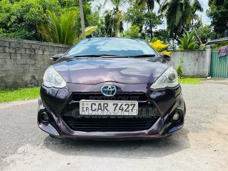 Toyota Aqua S GRADE 2015