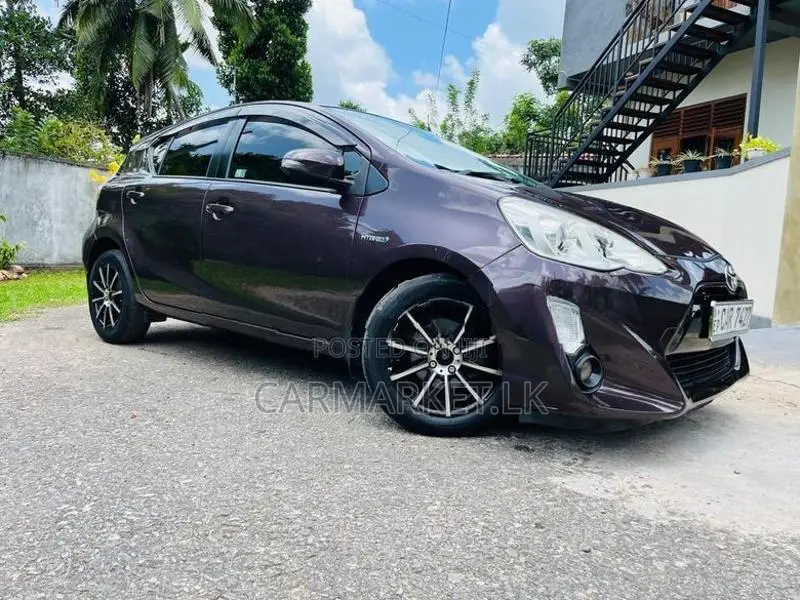 Toyota Aqua S GRADE 2015