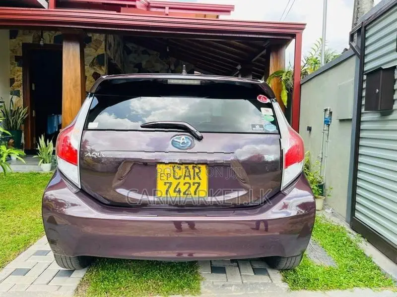 Toyota Aqua S GRADE 2015