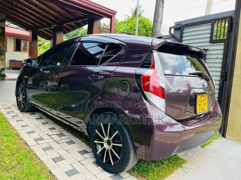 Toyota Aqua S GRADE 2015