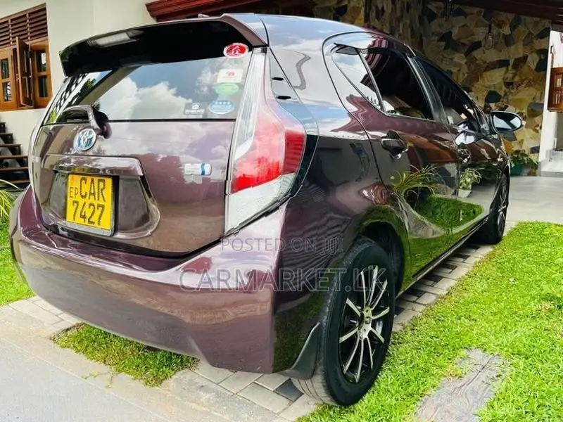 Toyota Aqua S GRADE 2015
