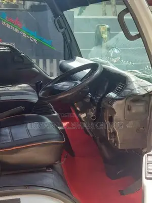 Isuzu NPR71H 4HG1 2001