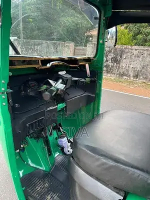 Bajaj RE 2016