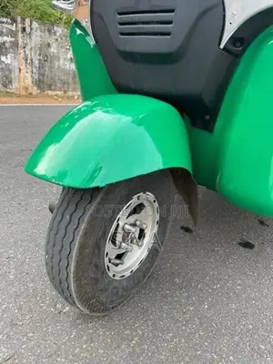 Bajaj RE 2016