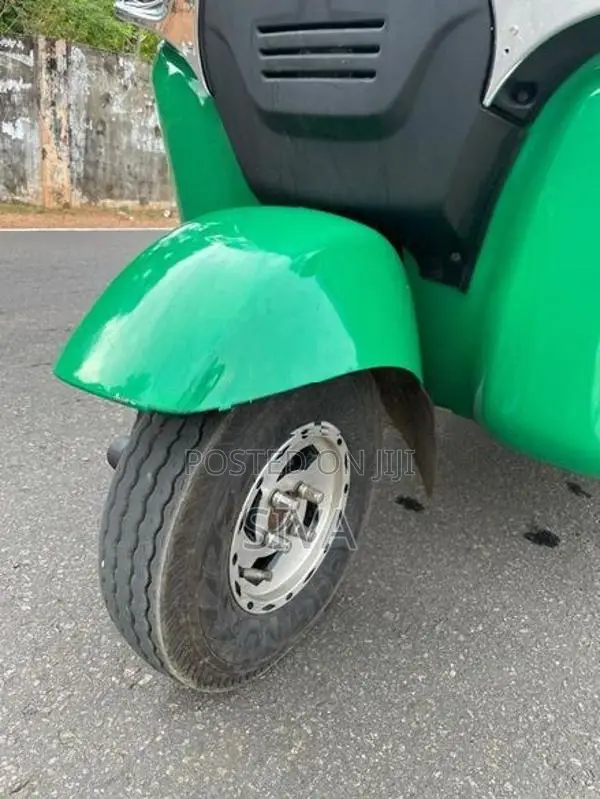 Bajaj RE 2016