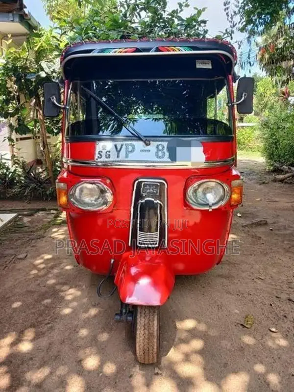 Bajaj RE 2011