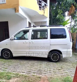 Toyota Noah 1999 Van (Used)