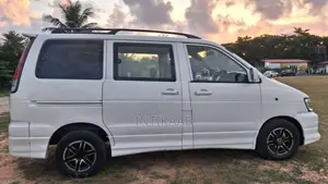 Toyota Noah 1999 Van (Used)