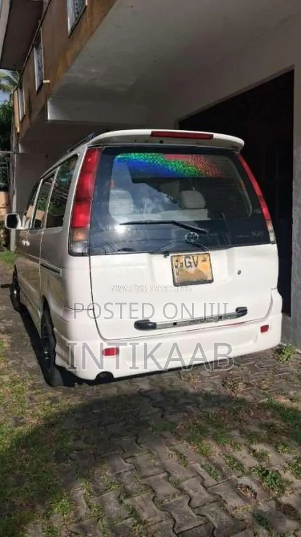 Toyota Noah 1999 Van (Used)