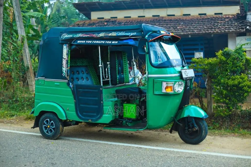 Bajaj RE 205 2011 Three Wheel (Used)