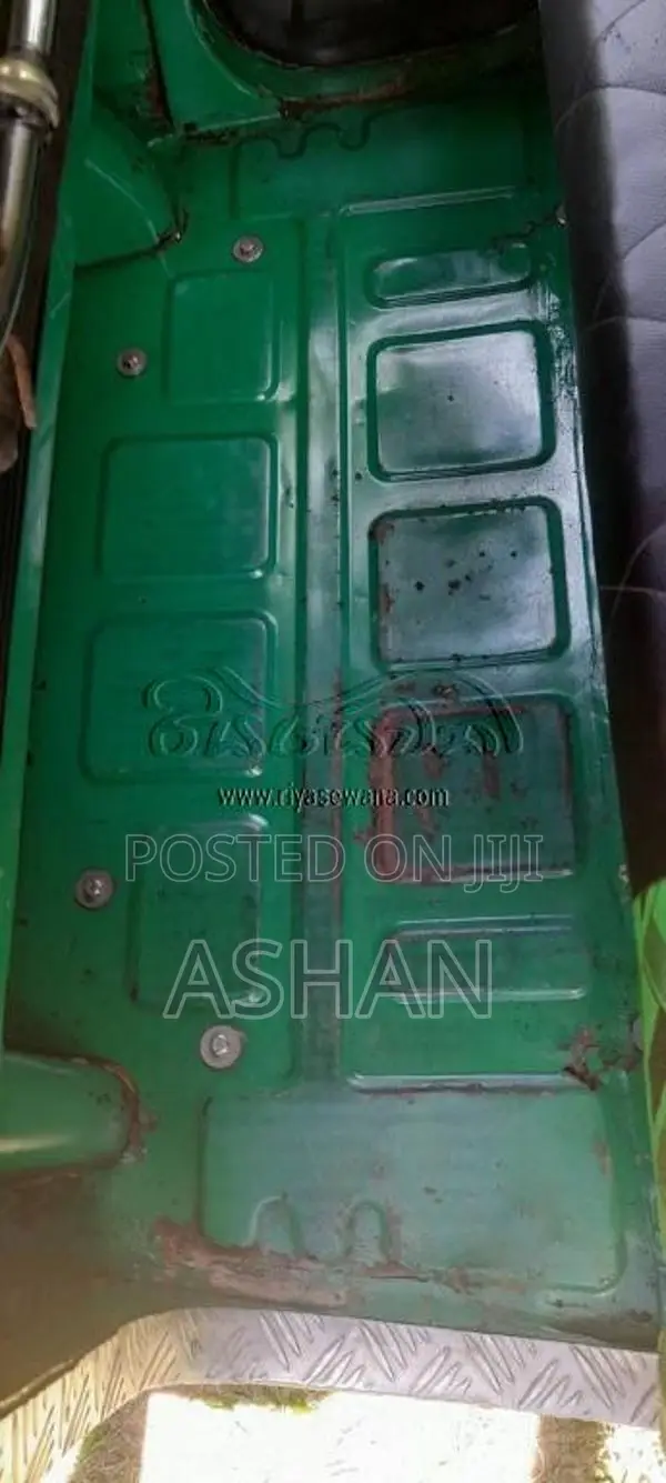 Bajaj RE 205 2011 Three Wheel (Used)