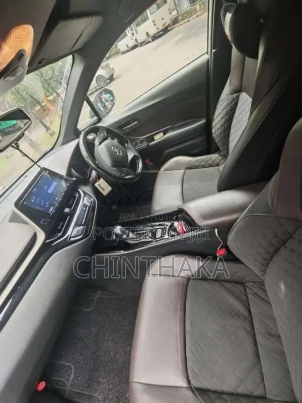 Toyota CHR NGX 10 2019 SUV (Used)
