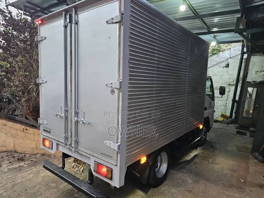 Mitsubishi CANTER 4D33 2009 Lorry (Used)