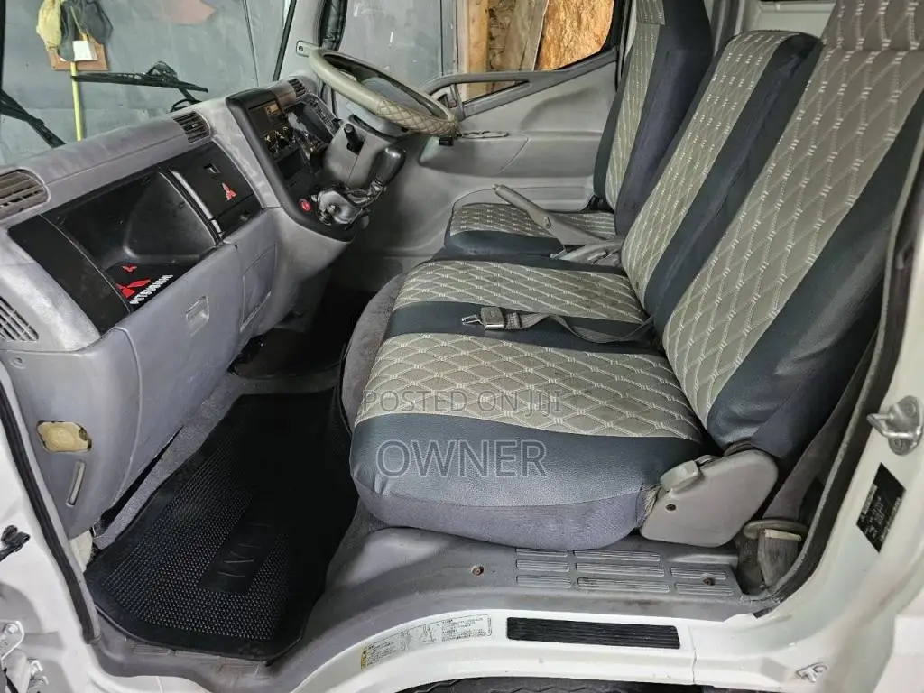 Mitsubishi CANTER 4D33 2009 Lorry (Used)