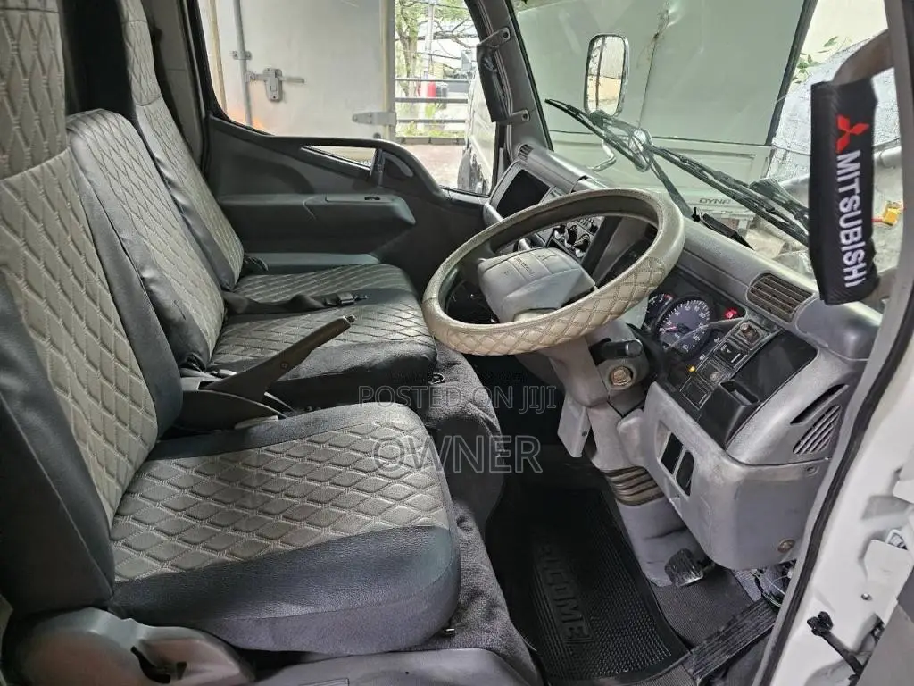 Mitsubishi CANTER 4D33 2009 Lorry (Used)