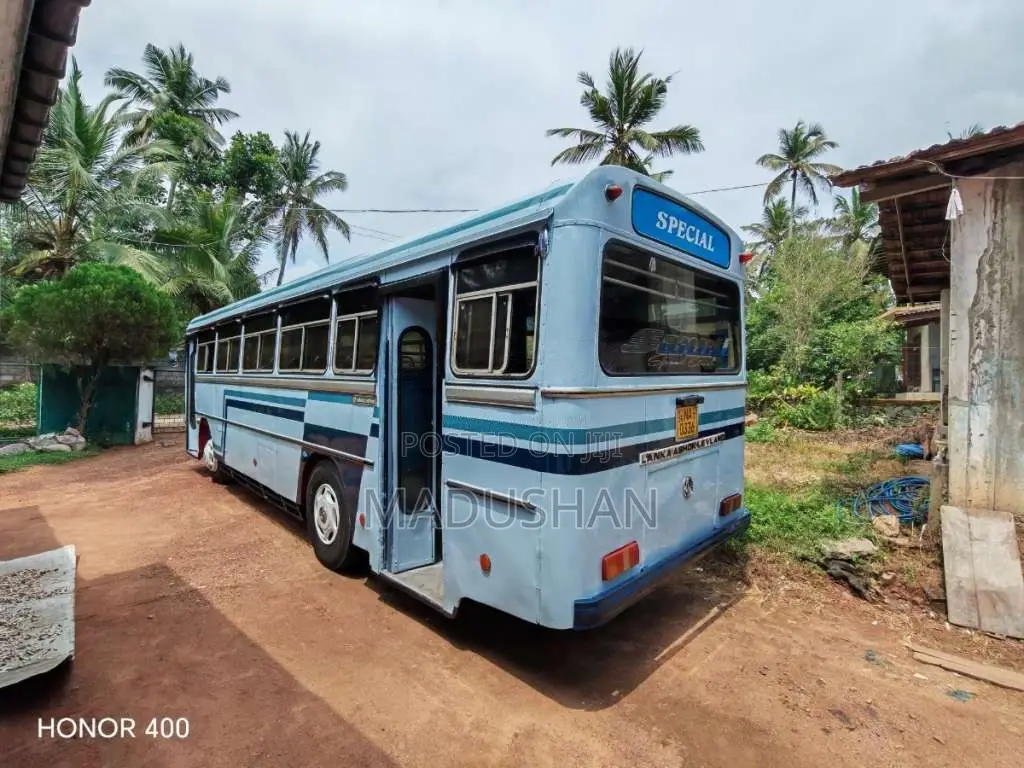 Ashok-Leyland Viking 2005 Bus (Used)