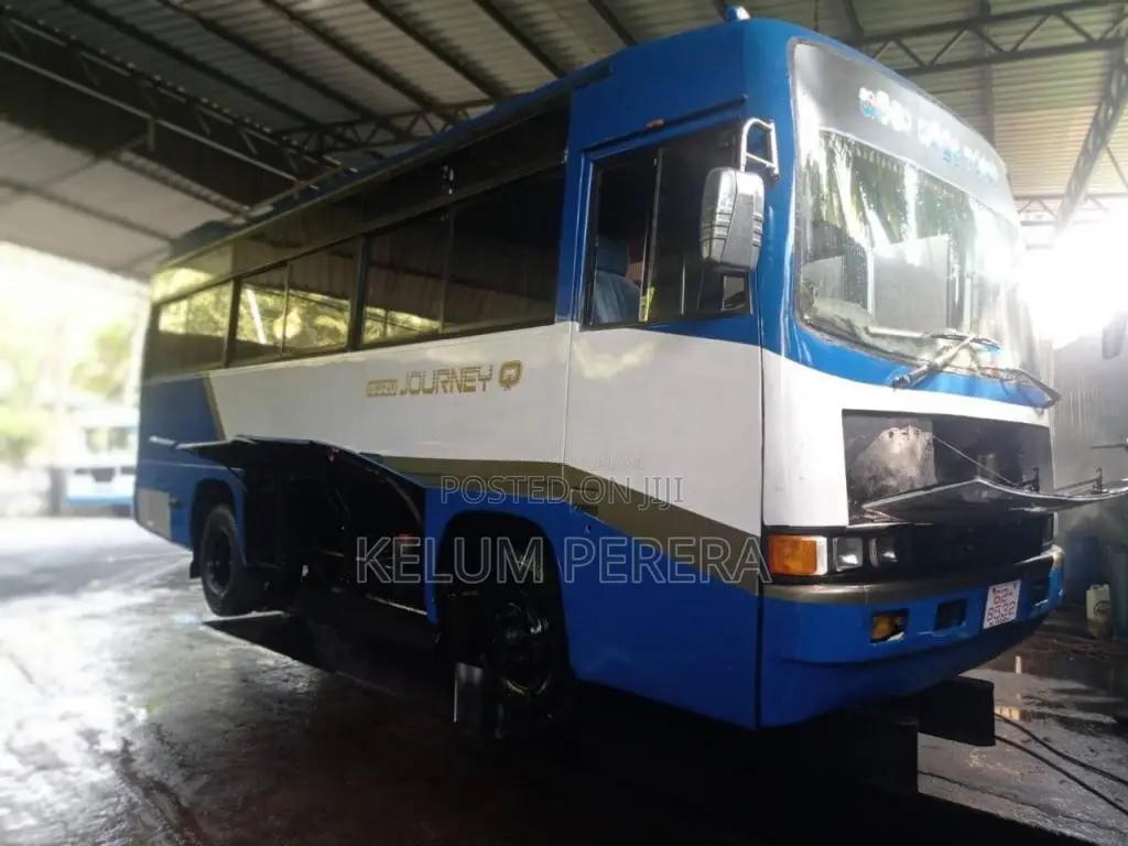 Isuzu Journey Q 1998 Bus (Used)