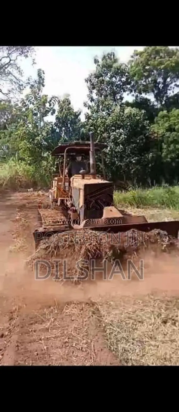 Komatsu D3 Dozer 2000 Heavy-Duty (Used)
