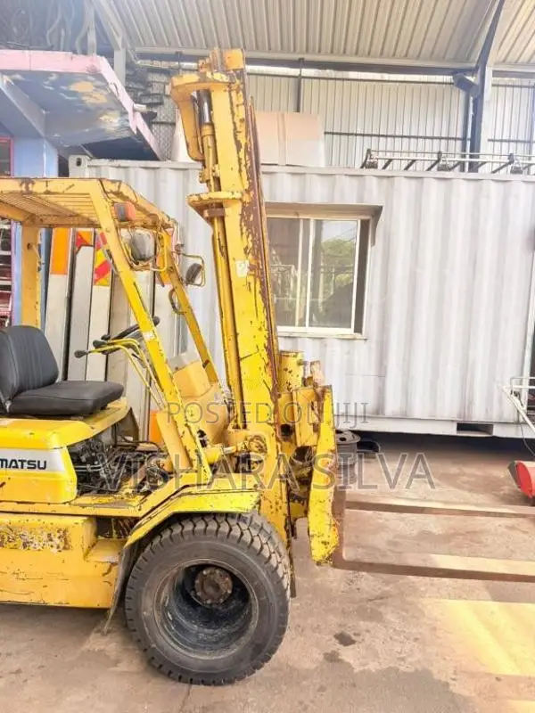 Komatsu Komatzu 2015 Heavy-Duty (Used)