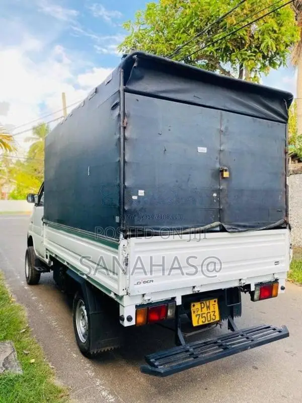 Micro Loader 717 2013 Lorry (Used)