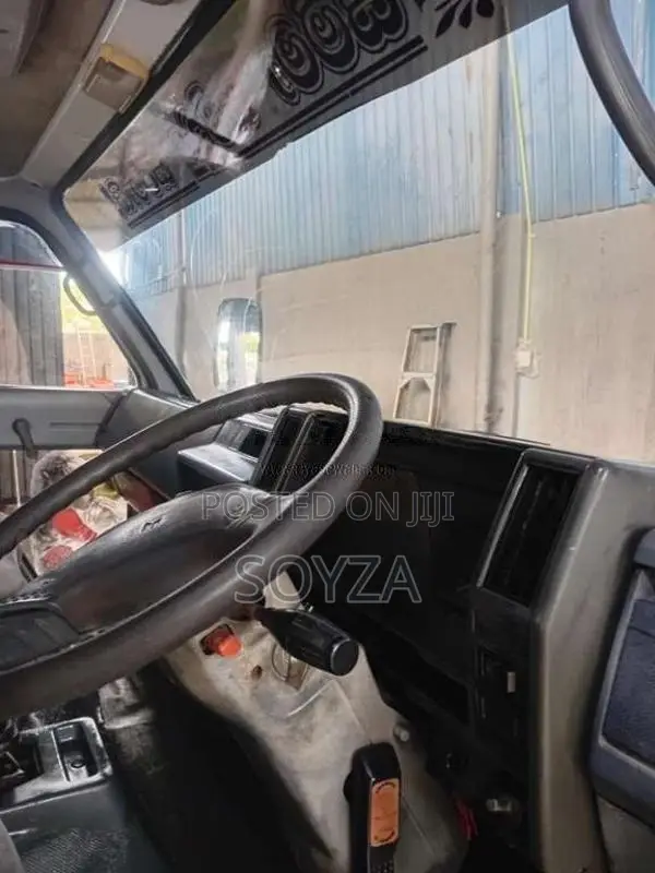 Isuzu NPR 1989 Lorry (Used)