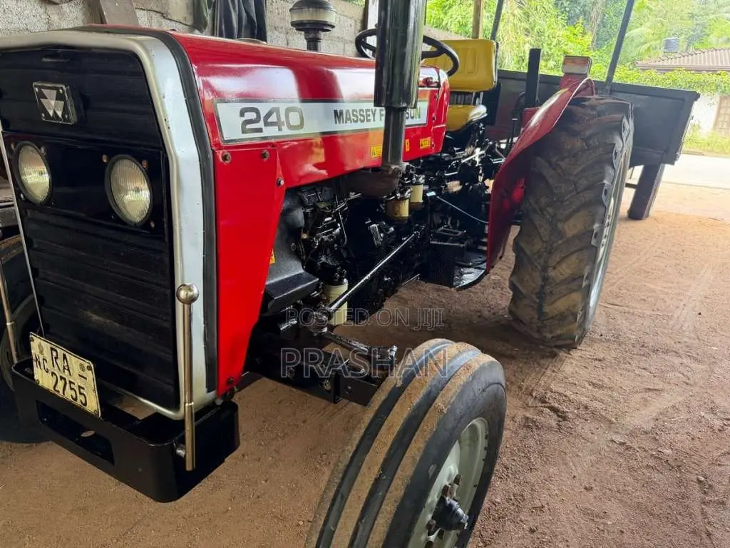 Massey-Ferguson 240 2006 Tractor (Used)