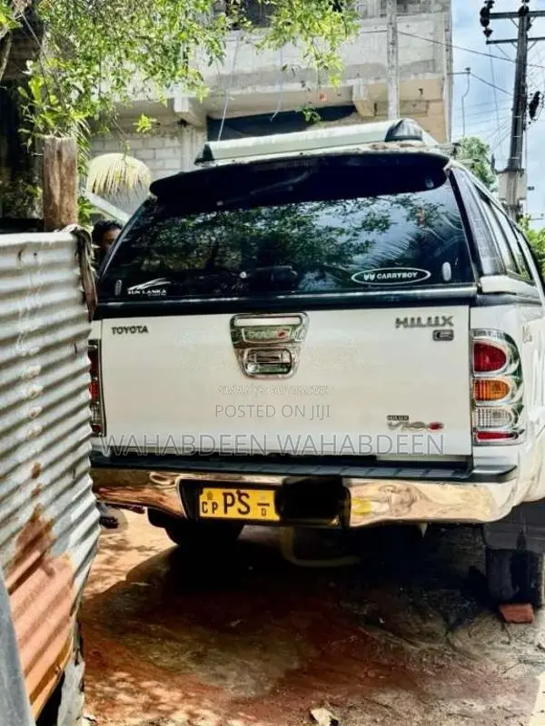 Toyota Hilux 2010 Pickup (Used)