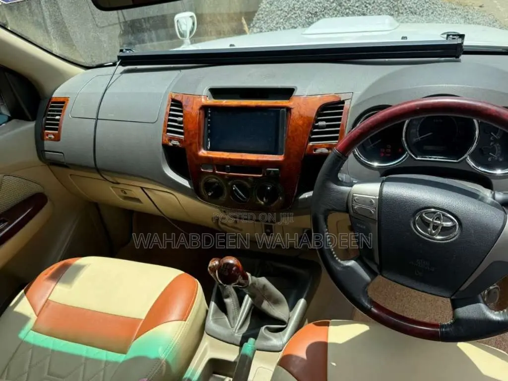 Toyota Hilux 2010 Pickup (Used)