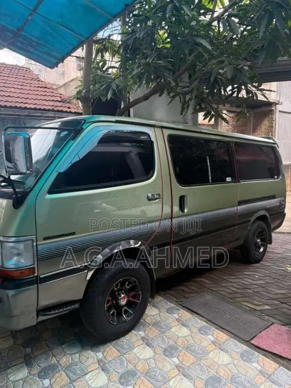 Toyota Dolphin 1994 Van (Used)