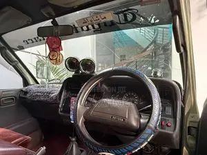 Toyota Dolphin 1994 Van (Used)