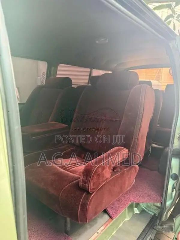Toyota Dolphin 1994 Van (Used)
