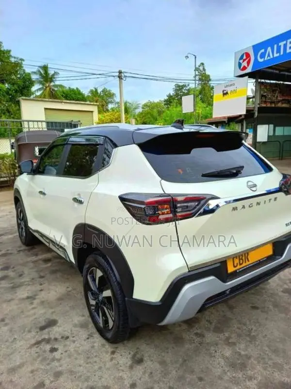 Nissan Magnite TEKNA PLUS EZ-SHIFT 2025 SUV (Used)