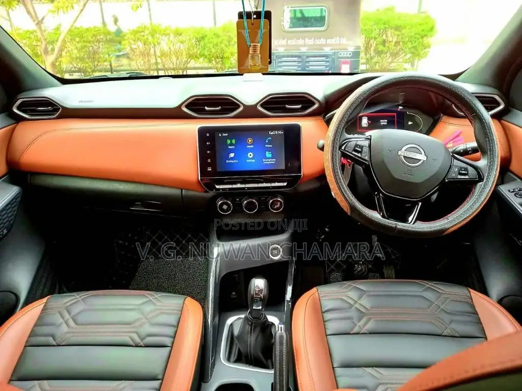 Nissan Magnite TEKNA PLUS EZ-SHIFT 2025 SUV (Used)