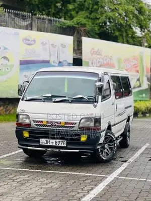 Toyota Dolphin 172 1999 Van (Used)