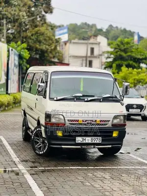 Toyota Dolphin 172 1999 Van (Used)