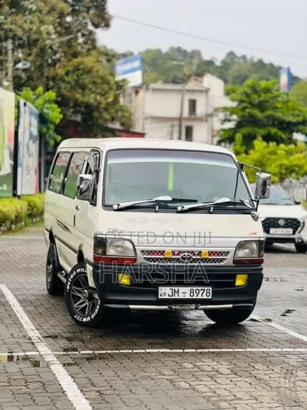 Toyota Dolphin 172 1999 Van (Used)