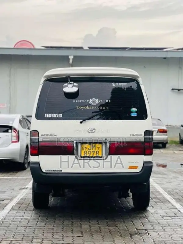 Toyota Dolphin 172 1999 Van (Used)